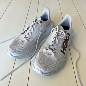 HOKA pro-fly white